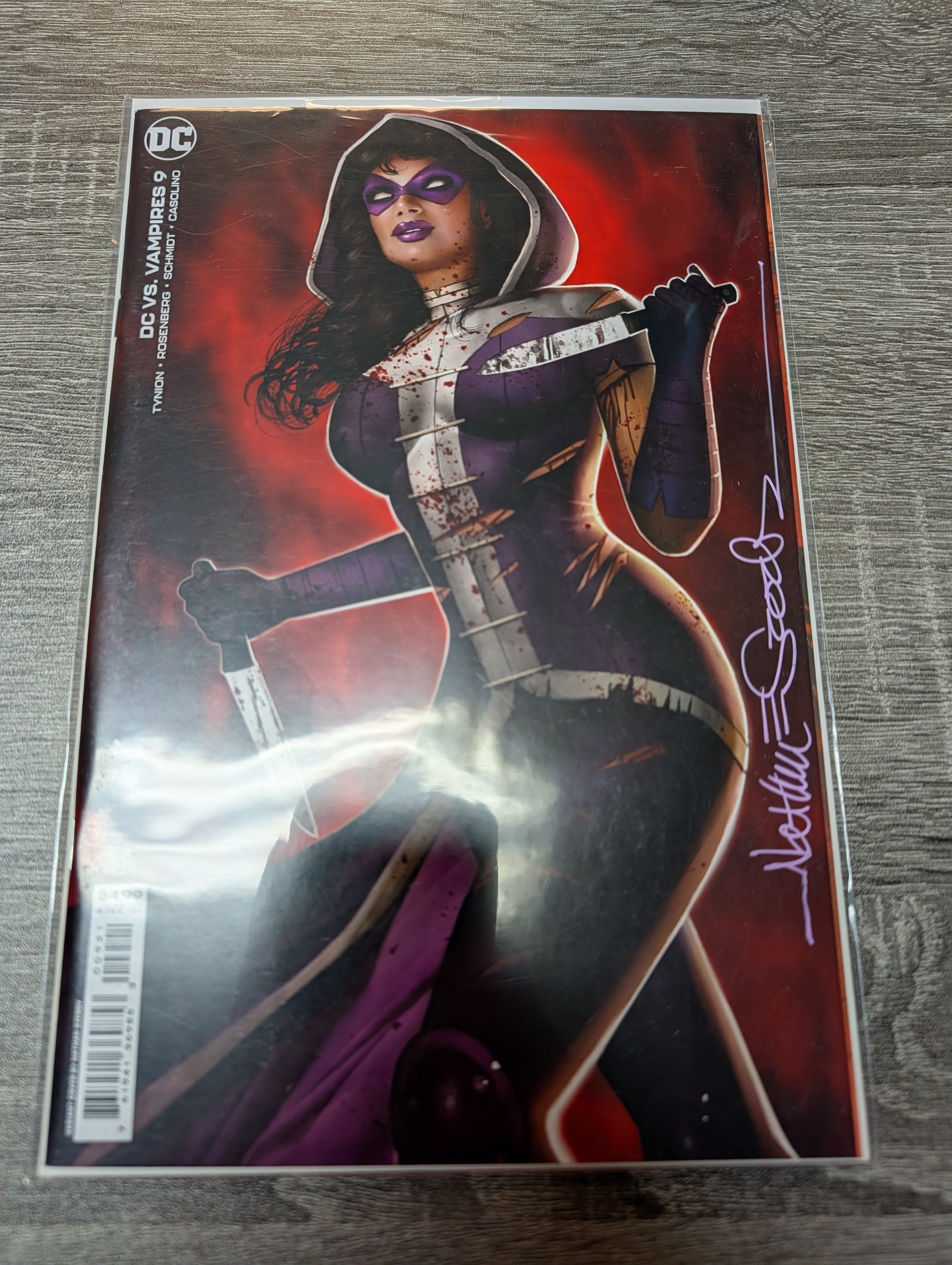 DC vs Vampires #9 SIGNED by Nathan Szerdy Huntress - DC Comics